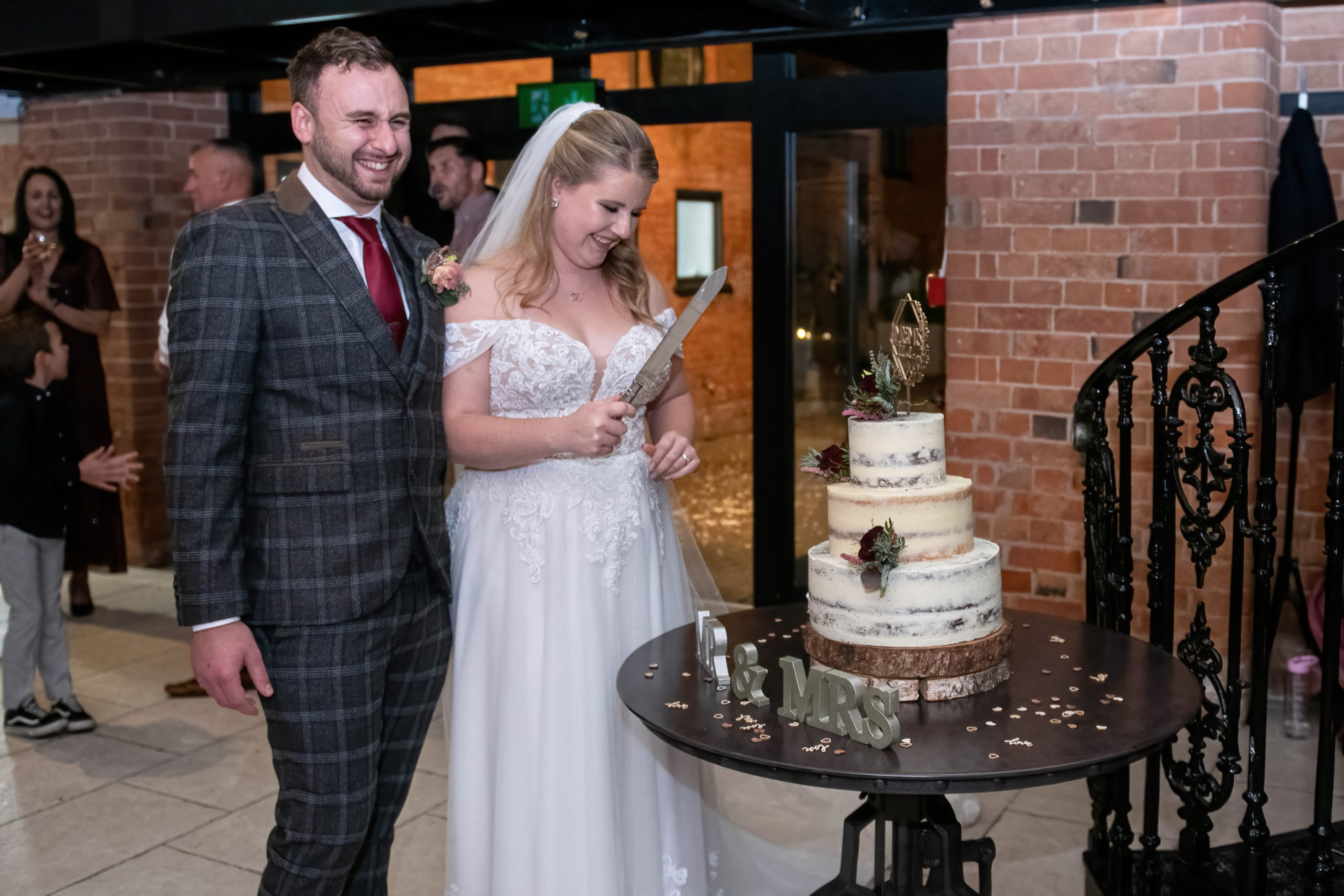 The Meadow Barn, Stratford Park, Warwickshire wedding venue, wedding ceremony, wedding cake, cutting the wedding cake, naked wedding cake