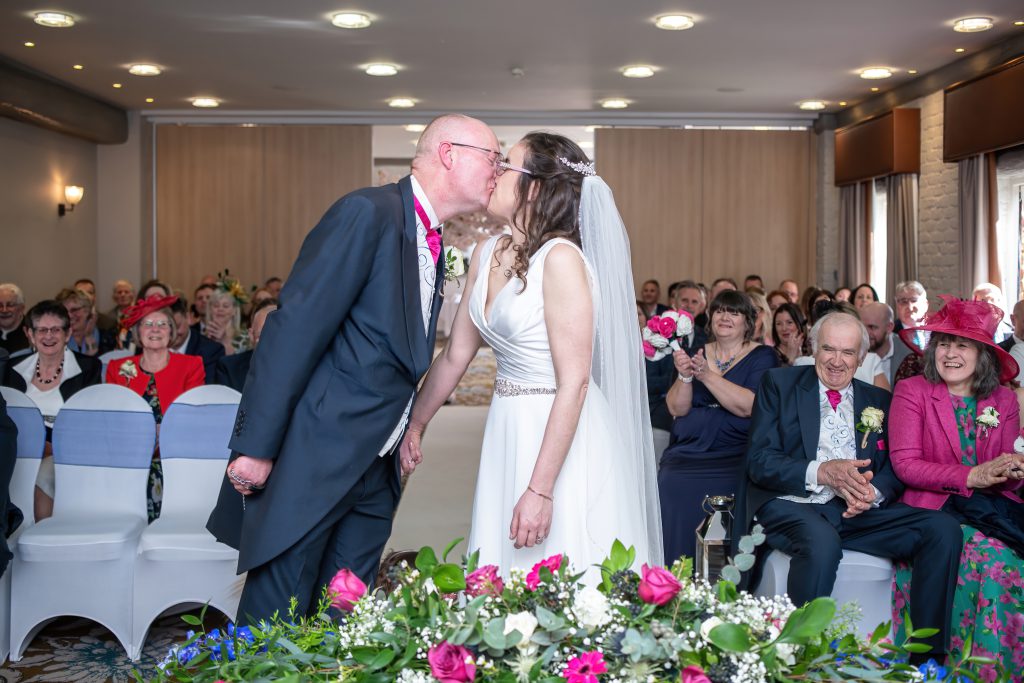 charlecote pheasant hotel, charlecote pheasant wedding, female wedding photographer, warwickshire wedding photographer, warwickshire wedding photography